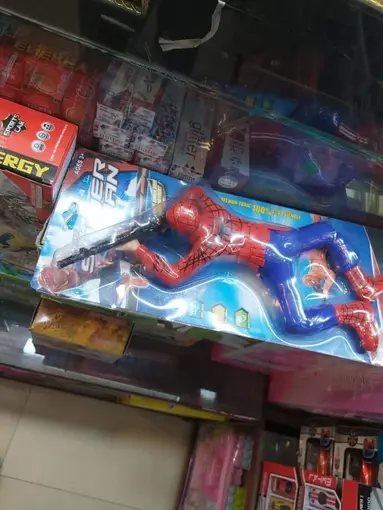 spiderman membawa sniper